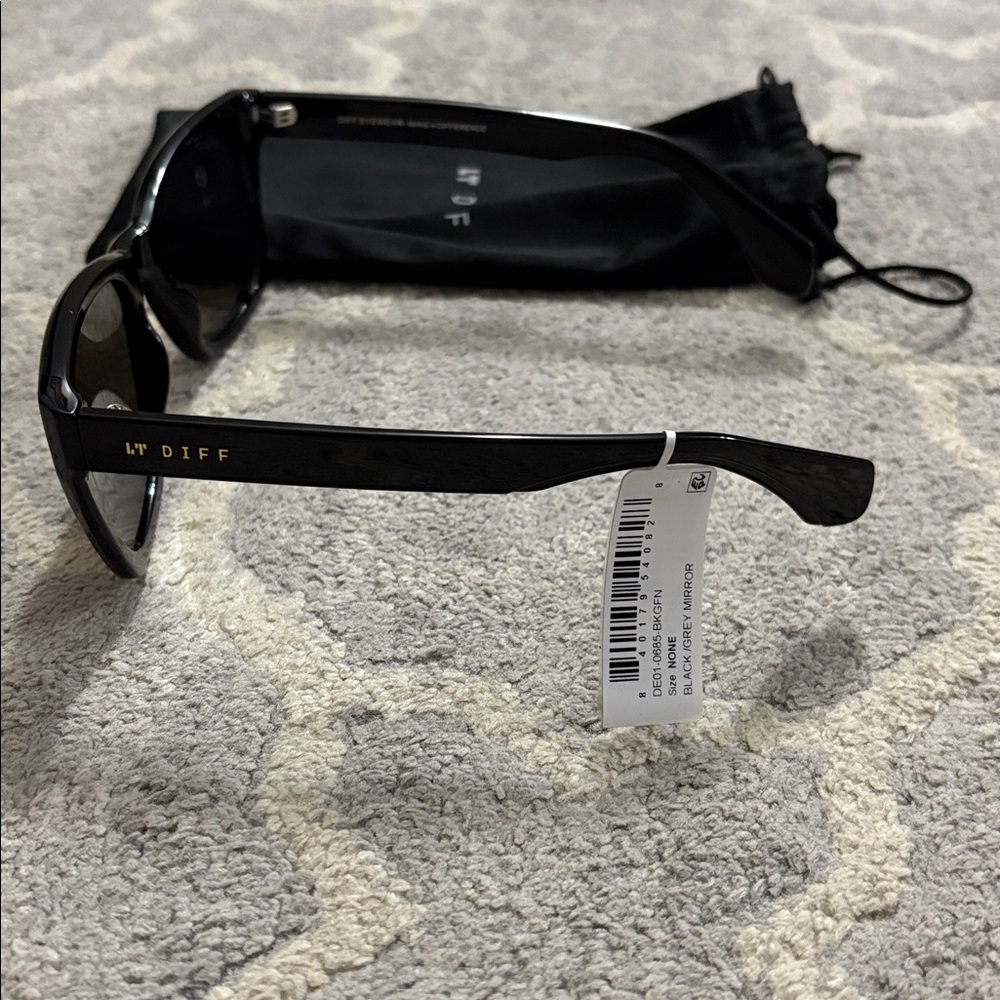 Diff Sunglasses - Picture 2 of 2